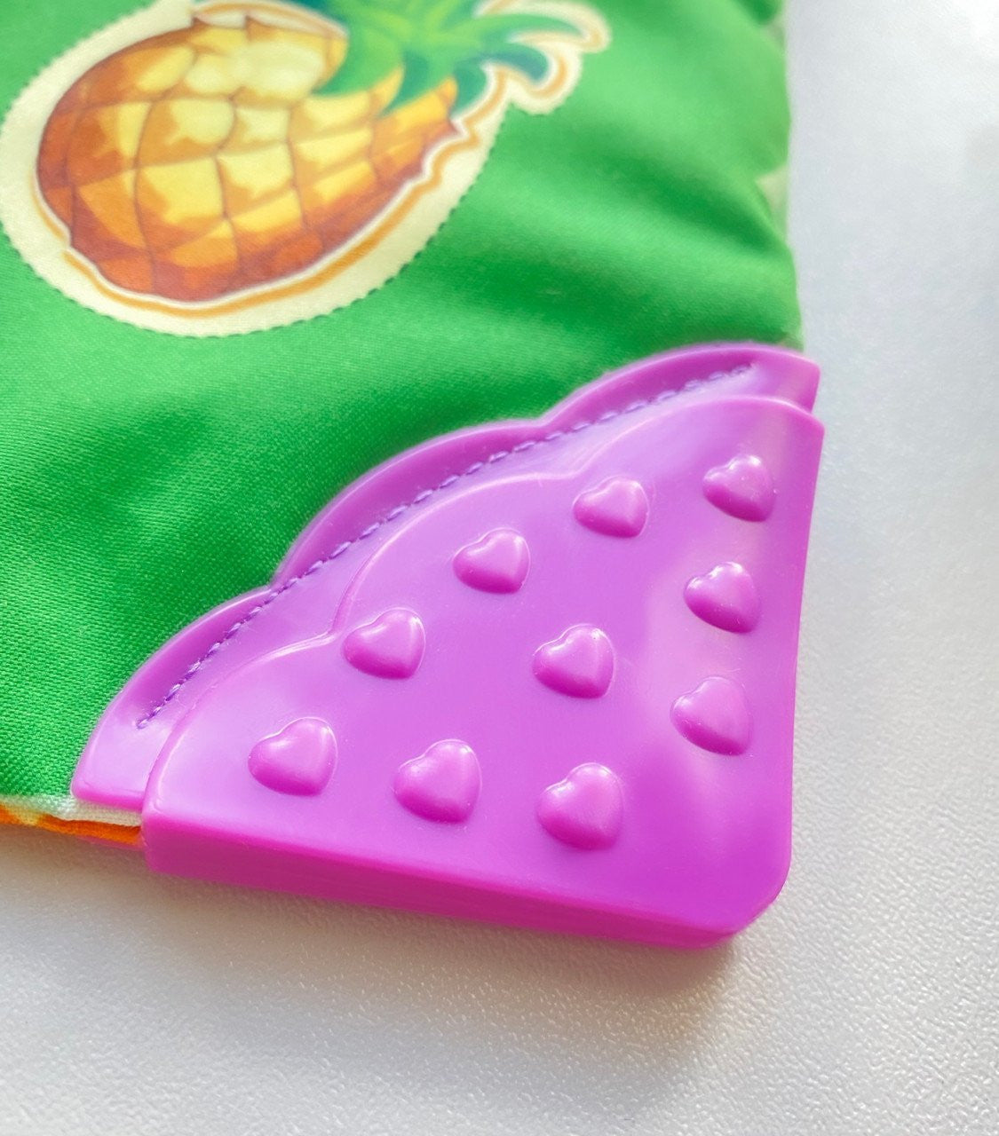 Cartea interactiva pentru bebelusi cu accesoriu de dentitie BabyJem