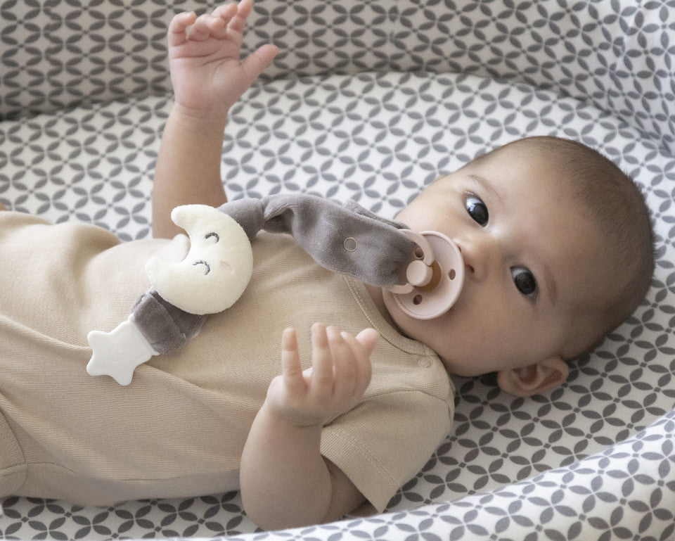 Lant pentru suzeta din material textil cu steluta BabyJem