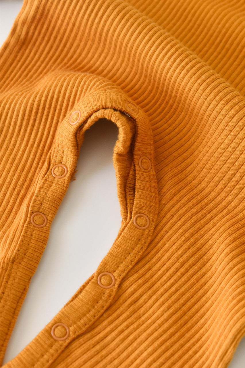 Salopeta cu maneca lunga si panataloni lungi din bumbac organic si modal - Mustar
