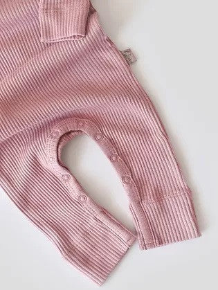 Salopeta cu maneca lunga si panataloni lungi din bumbac organic si modal - Roz