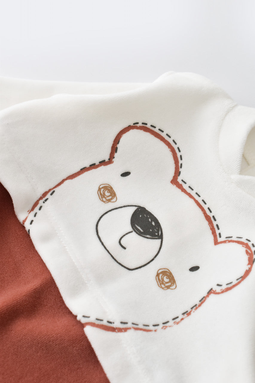 Salopeta Ursulet cu maneca lunga si botosei din 80%bumbac organic si 20% poliester - Caramiziu, Baby Cosy