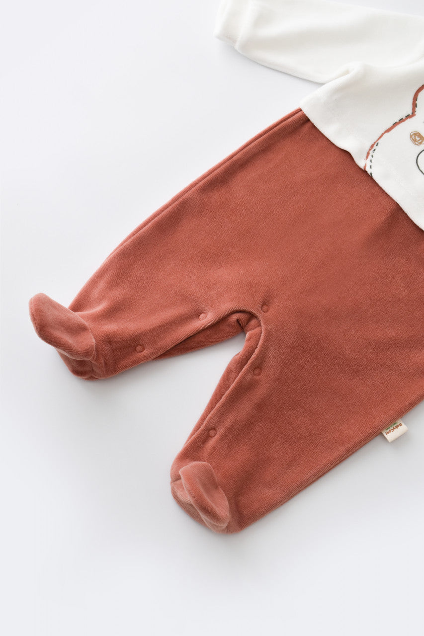 Salopeta Ursulet cu maneca lunga si botosei din 80%bumbac organic si 20% poliester - Caramiziu, Baby Cosy