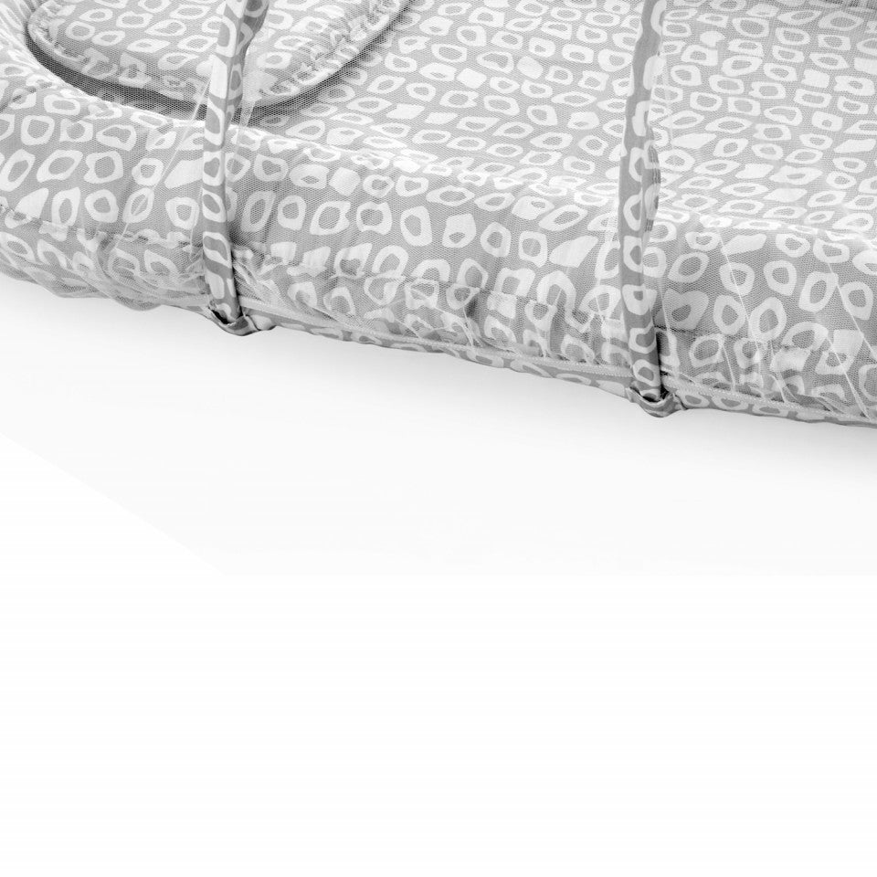 Saltea reductor BabyNest cu pernuta si plasa insecte Sleep Safe