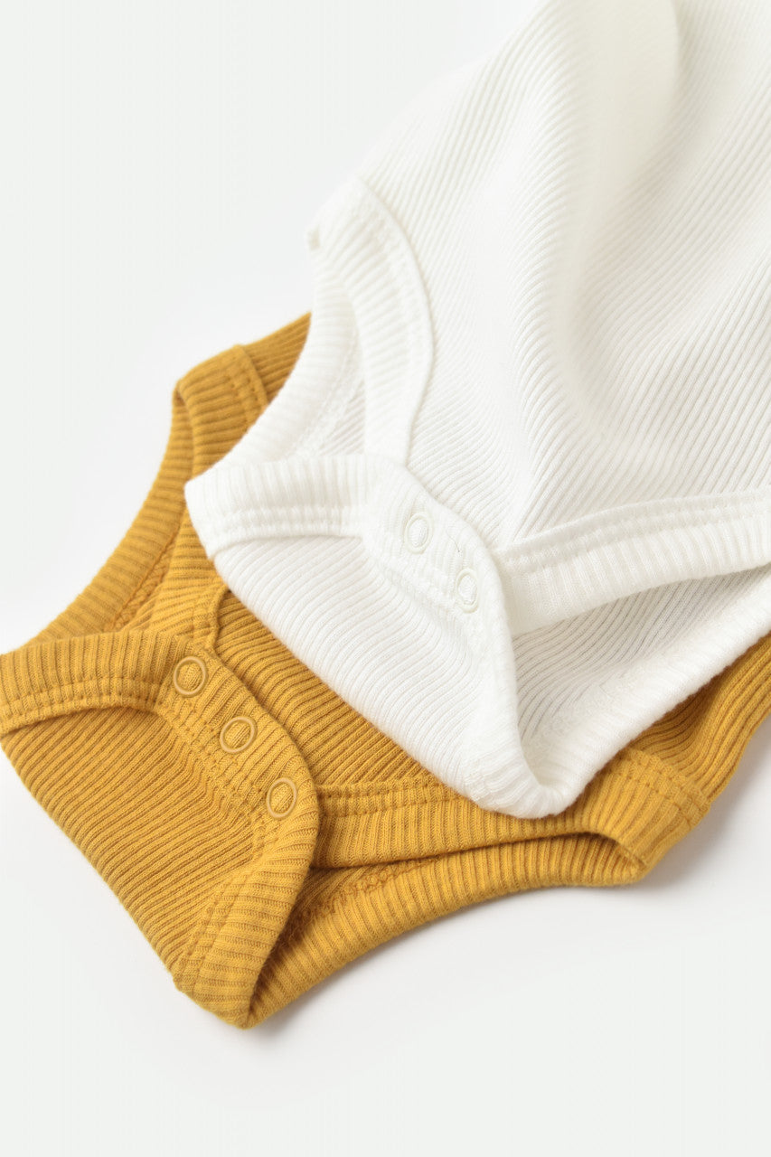 Set 2 body-uri fara maneci bebe unisex din bumbac organic si modal - Mustar/Ecru, Baby Cosy