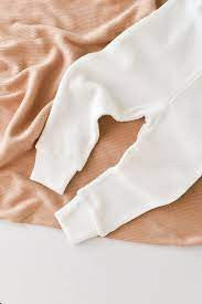 Set 3 piese: bluzita cu maneca lunga, panataloni lungi si caciulita din bumbac organic si modal - Ecru, Baby Cosy