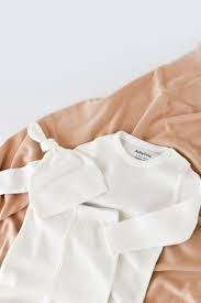 Set 3 piese: bluzita cu maneca lunga, panataloni lungi si caciulita din bumbac organic si modal - Ecru, Baby Cosy