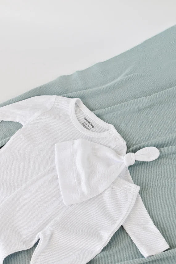 Set 3 piese: bluzita cu maneca lunga, panataloni lungi si caciulita din bumbac organic si modal - Alb, Baby Cosy