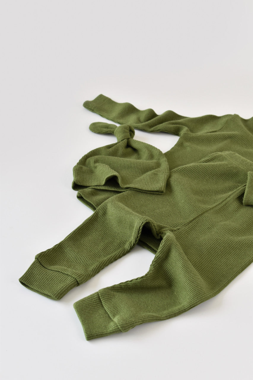 Set 3 piese: bluzita cu maneca lunga, panataloni lungi si caciulita din bumbac organic si modal - Verde, Baby Cosy