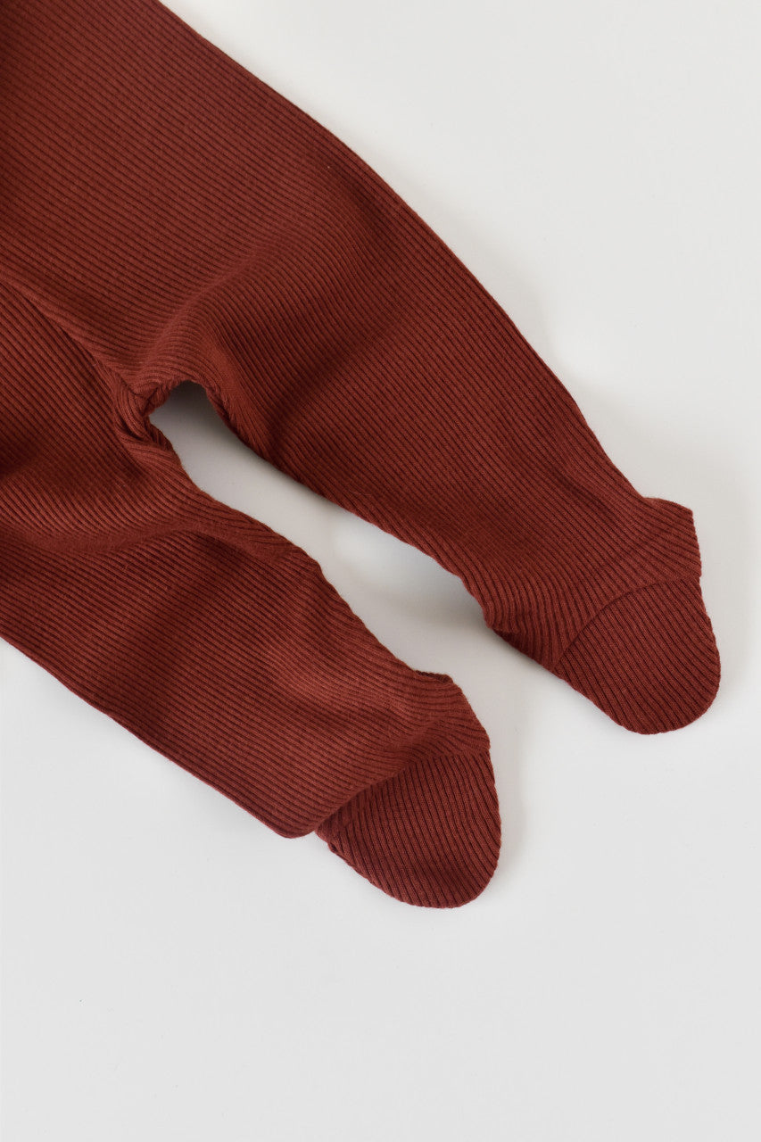 Set 3 piese: body cu maneca lunga, panataloni lungi cu botosei si caciulita din bumbac organic si modal - Caramiziu, Baby Cosy