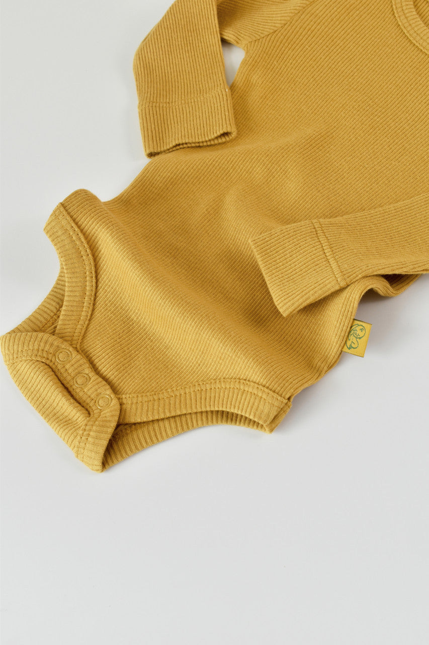 Set 3 piese: body cu maneca lunga, panataloni lungi cu botosei si caciulita din bumbac organic si modal - Sofran, Baby Cosy