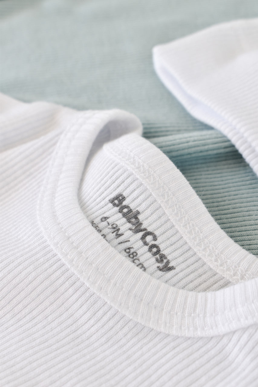 Set 3 piese: body cu maneca lunga, panataloni lungi si caciulita din bumbac organic si modal - Alb, Baby Cosy