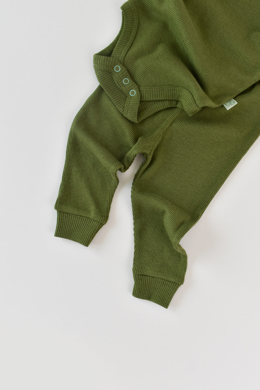 Set 3 piese: body cu maneca lunga, panataloni lungi si caciulita din bumbac organic si modal - Verde, Baby Cosy