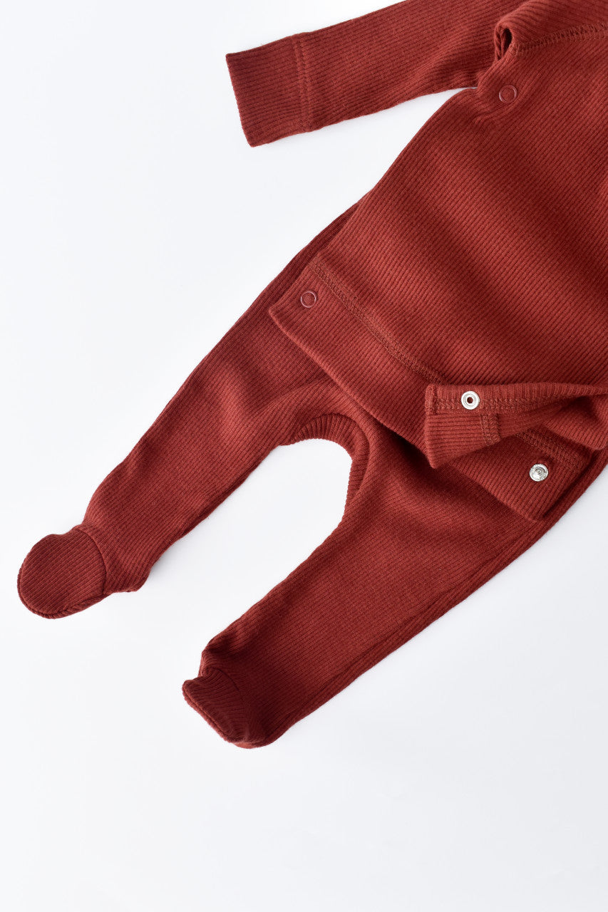 Set 4 piese: bluza, pantaloni, caciulita si manusi din bumbac organic si modal - Rosu, Baby Cosy