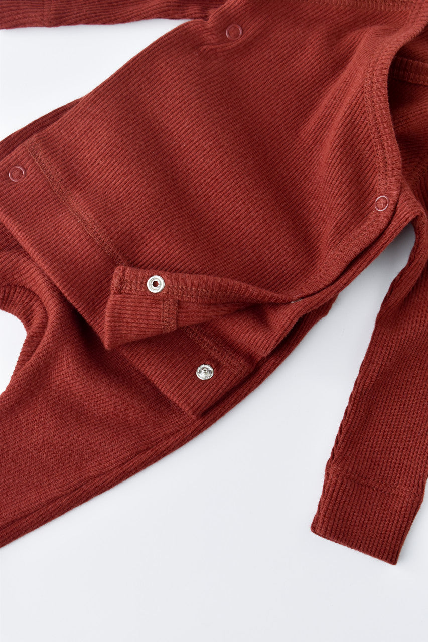 Set 4 piese: bluza, pantaloni, caciulita si manusi din bumbac organic si modal - Rosu, Baby Cosy