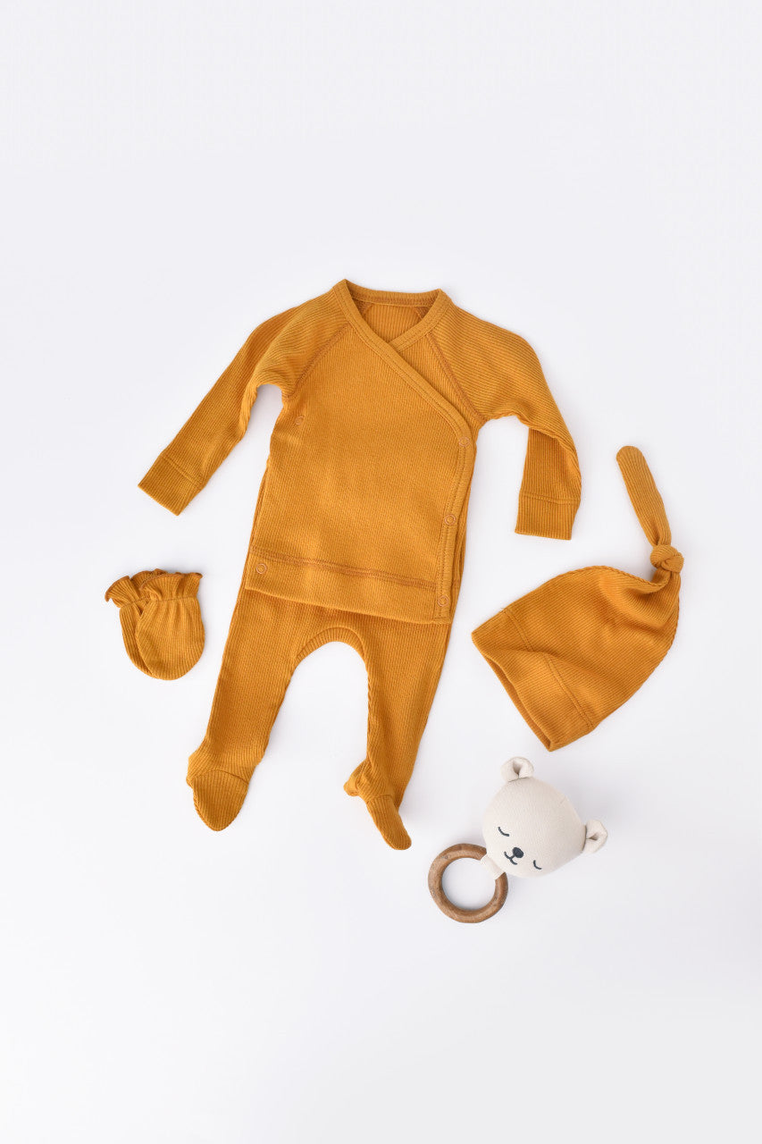 Set 4 piese: bluza, pantaloni, caciulita si manusi din bumbac organic si modal - Sofran, Baby Cosy