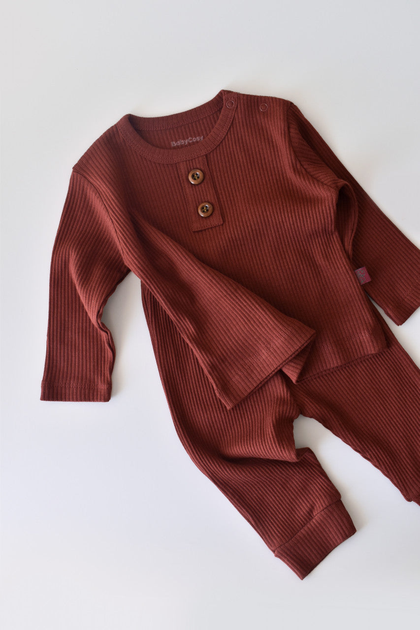 Set bluzita cu maneca lunga si panataloni lungi din bumbac organic si modal - Caramiziu
