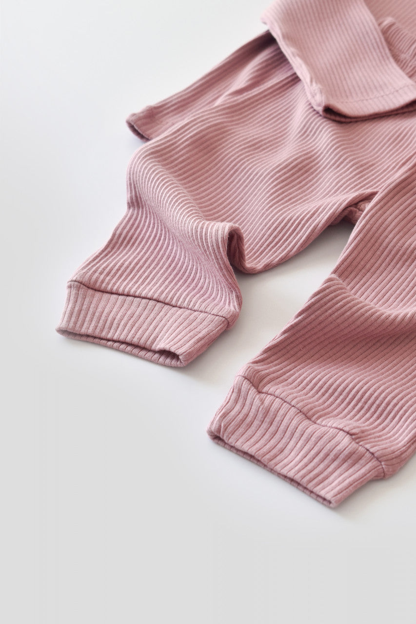 Set bluzita cu maneca lunga si panataloni lungi din bumbac organic si modal - Roz