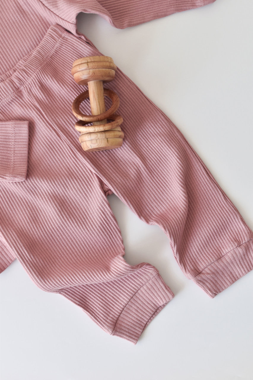 Set bluzita cu maneca lunga si panataloni lungi din bumbac organic si modal - Roz
