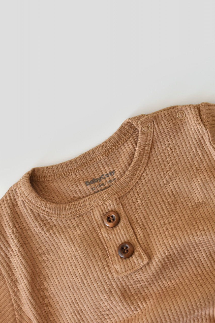 Set bluzita cu maneca lunga si panataloni lungi din bumbac organic si modal - Maro