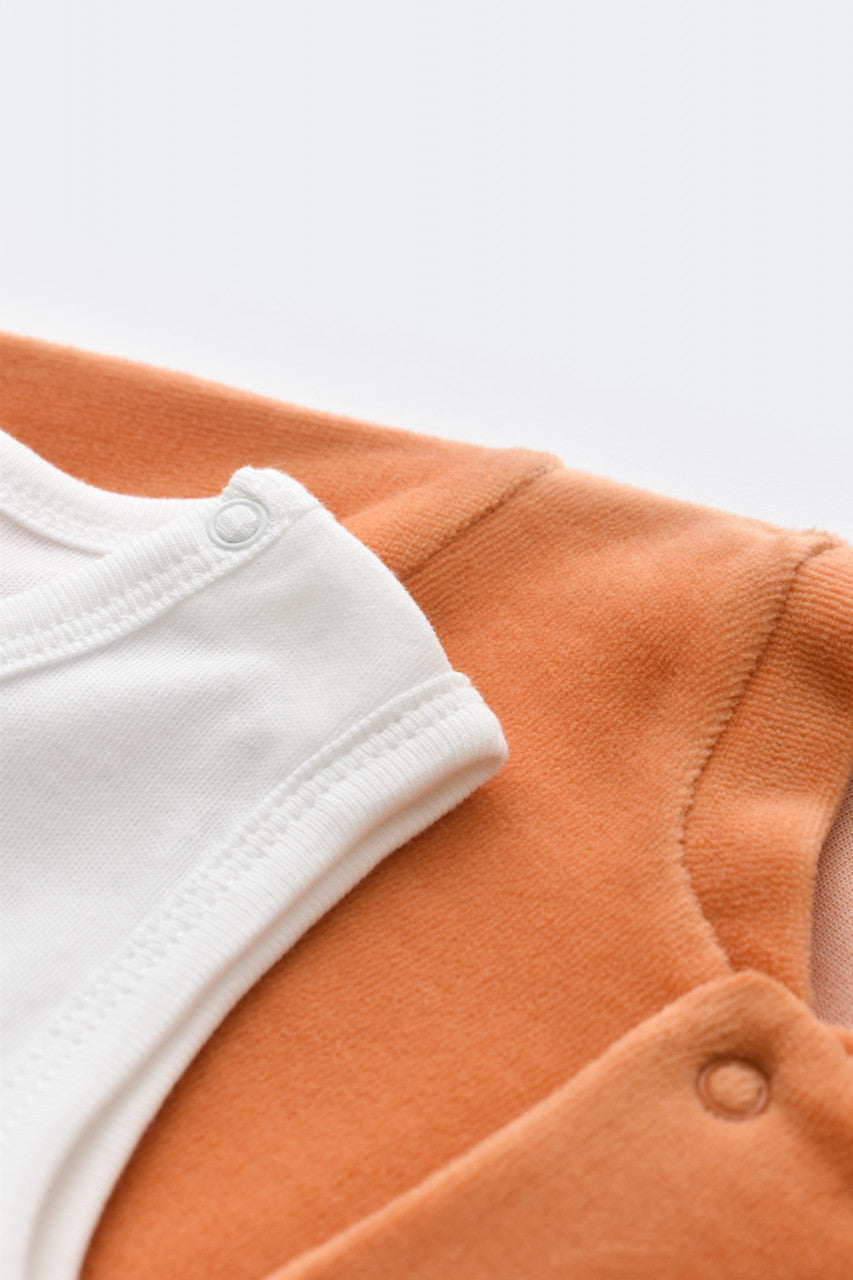 Set Broscuta cu salopeta si body din 80%bumbac organic si 20% poliester - Portocaliu, Baby Cosy