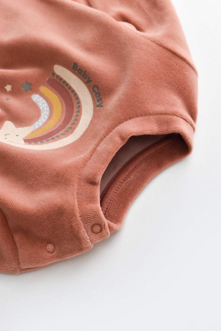 Set Curcubeu cu bluzita cu maneca lunga si panataloni lungi din 80%bumbac organic si 20% poliester - Caramiziu, Baby Cosy