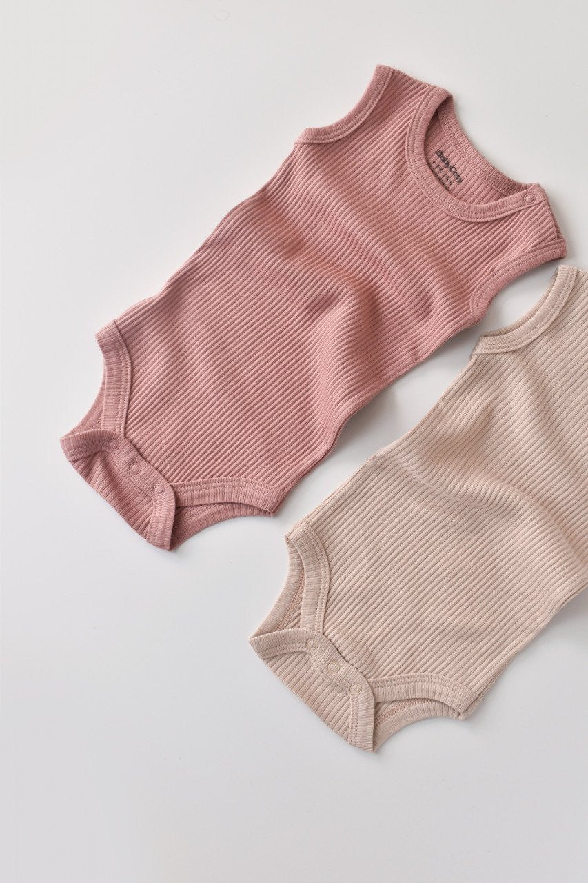 Set de 2 body-uri fara maneci din bumbac organic si modal - Roz/Blush