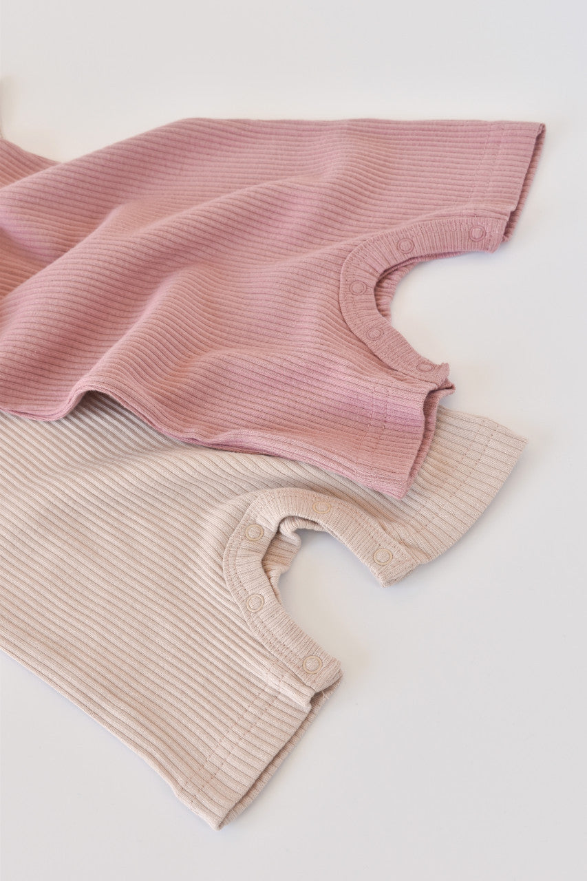 Set de 2 salopetele cu maneca scurta din bumbac organic si modal - Roz/ Blush