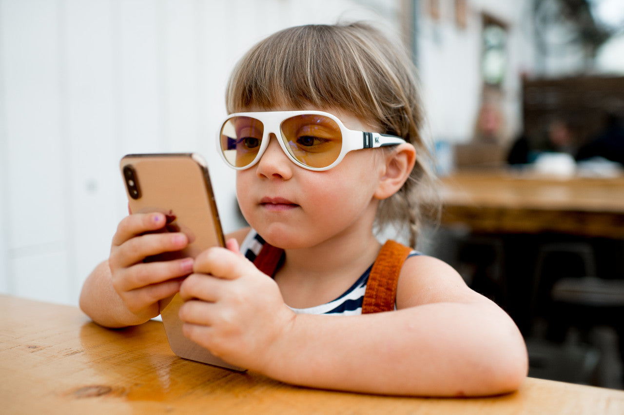 Ochelari de soare pentru copii MOKKI Click & Change ScreenSafe, protectie ecran, 2-5 ani, alb